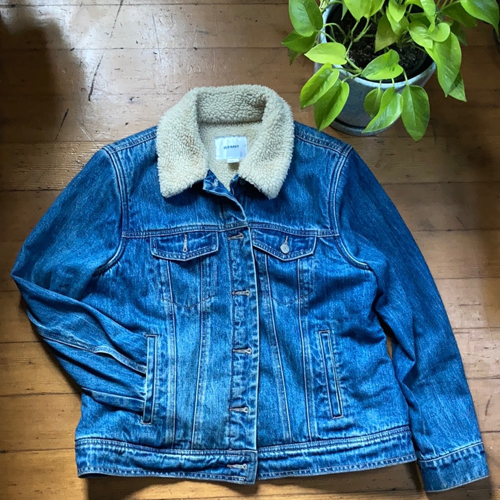 GAP Sherpa lined denim jacket with pockets